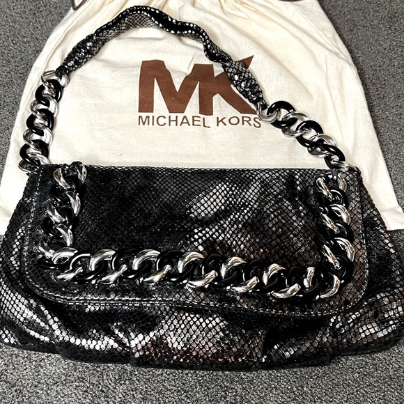 MICHAEL KORS RARE VINTAGE METALLIC PYTHON ID CHAIN SHOULDER BAG - Picture 2 of 15